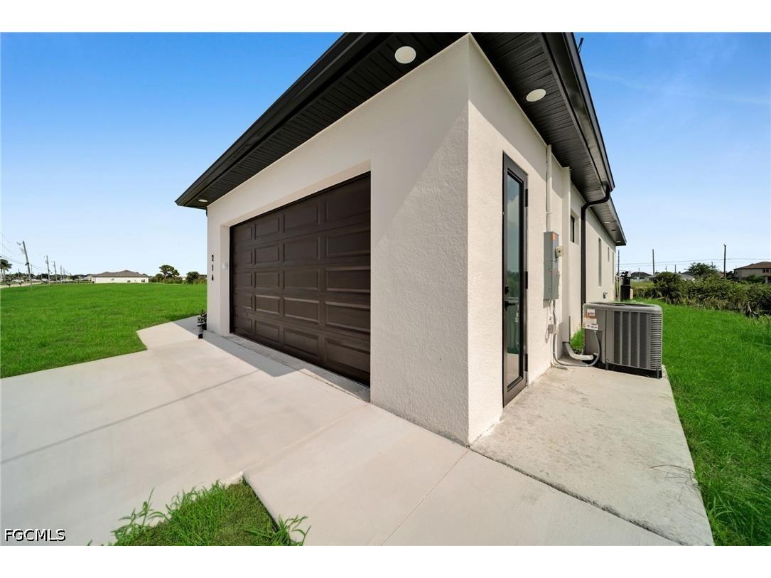 216 NE 25th Terrace Cape Coral FL 33909 2026029853 image3
