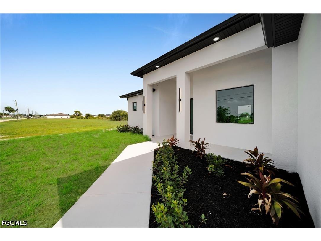 216 NE 25th Terrace Cape Coral FL 33909 2026029853 image4