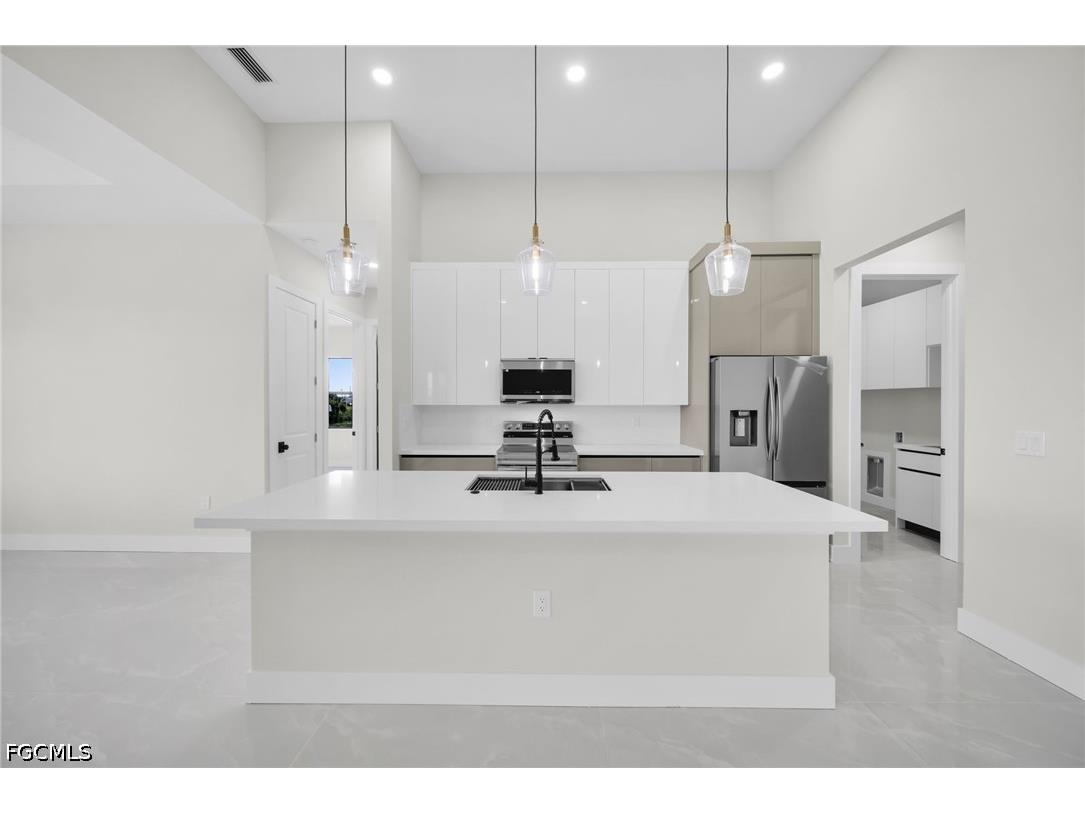 216 NE 25th Terrace Cape Coral FL 33909 2026029853 image8