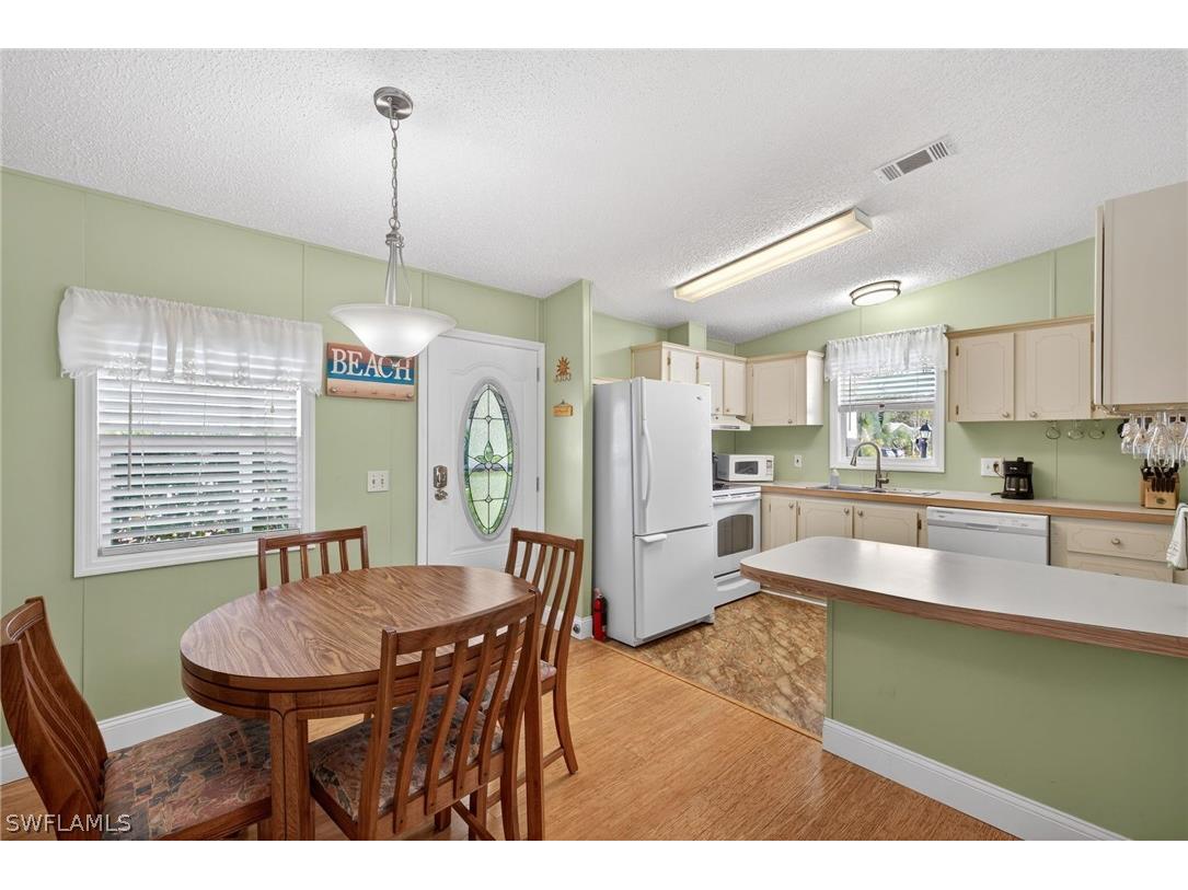 216 Oceans Boulevard #216 Naples FL 34104 226007443 image5