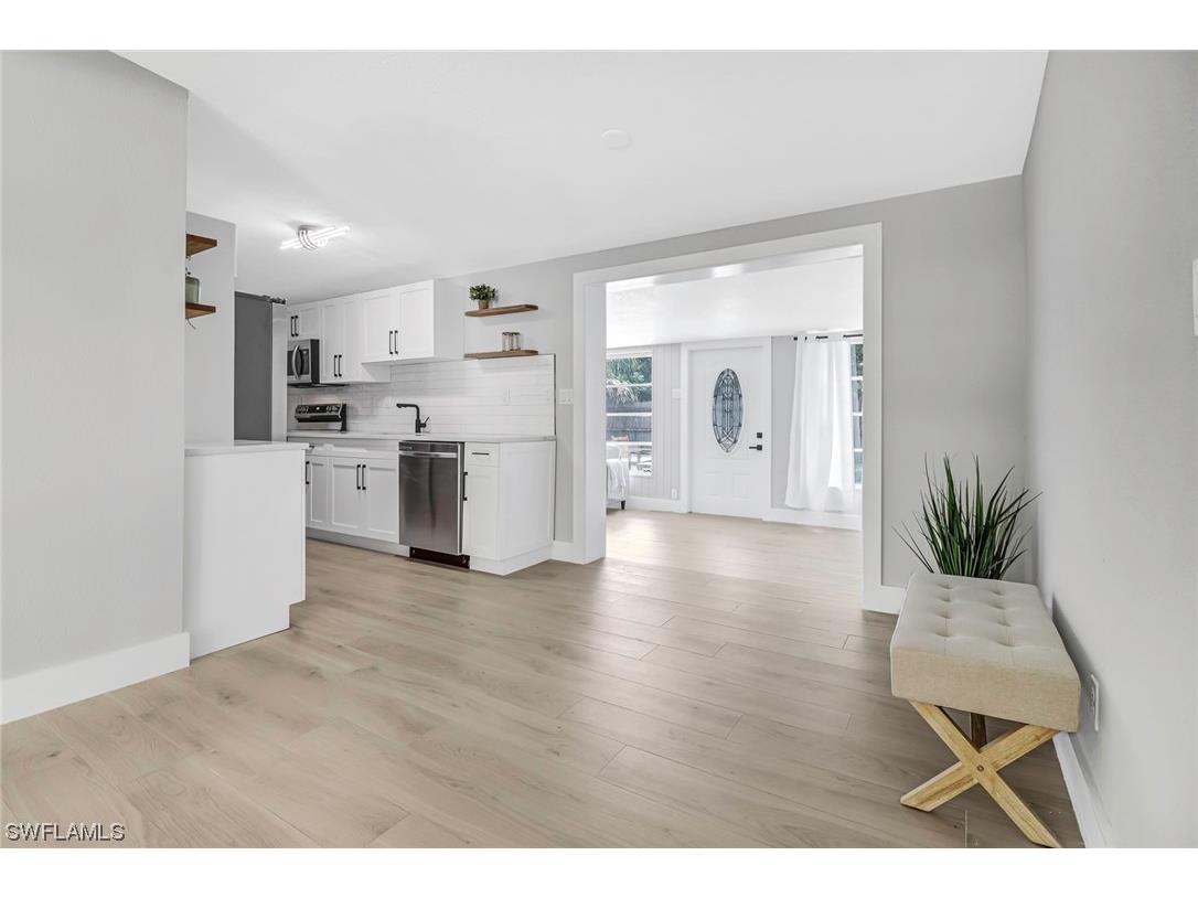 2160 Holiday Lane Naples FL 34104 223054266 image1