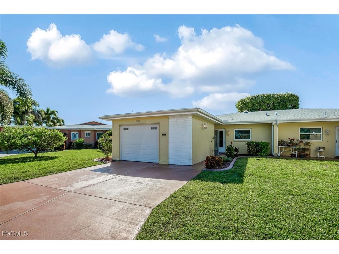 2164 Leisure Lane Fort Myers FL 33907 2025015398 image1