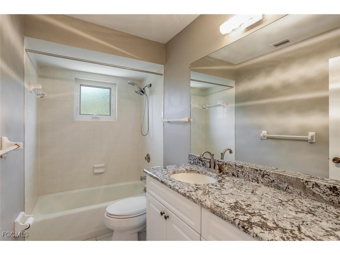 2164 Leisure Lane Fort Myers FL 33907 2025015398 image16