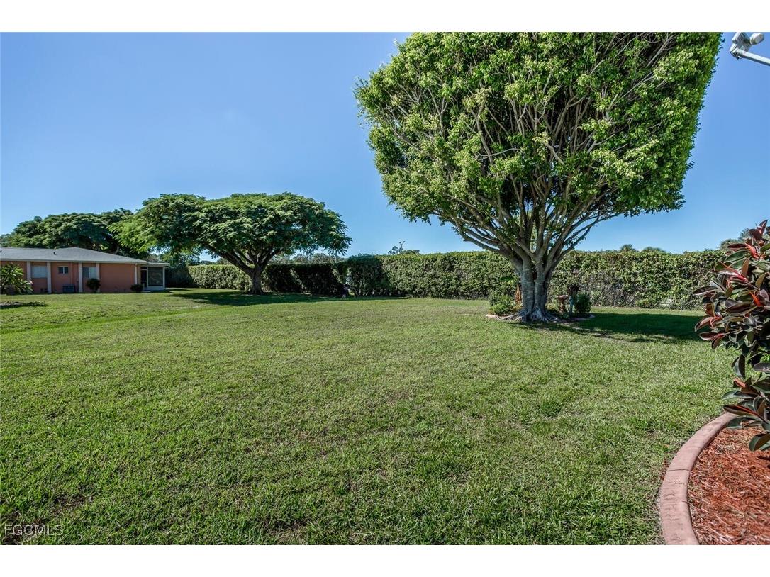2164 Leisure Lane Fort Myers FL 33907 2025015398 image19