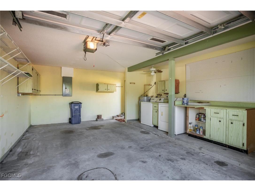 2164 Leisure Lane Fort Myers FL 33907 2025015398 image21