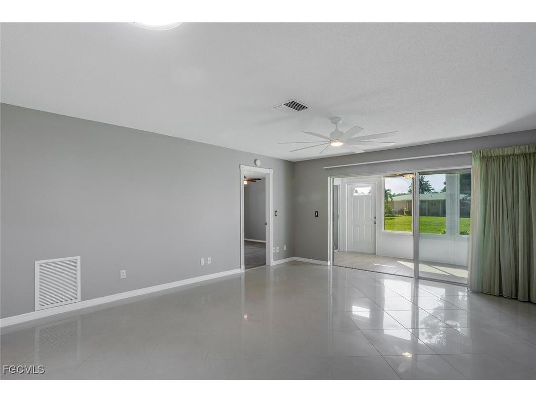 2164 Leisure Lane Fort Myers FL 33907 2025015398 image4