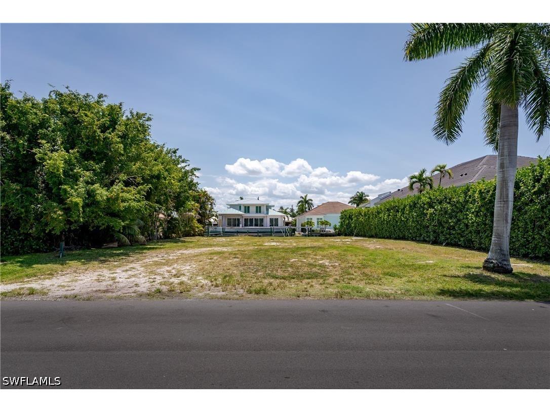 2165 Tarpon Road Naples FL 34102 226019371 image4