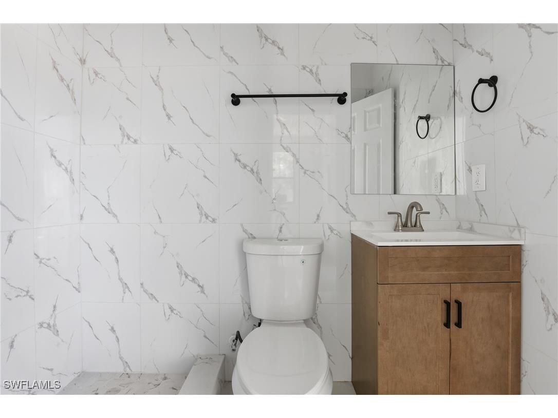 2167 Della Drive Naples FL 34117 226002359 image34