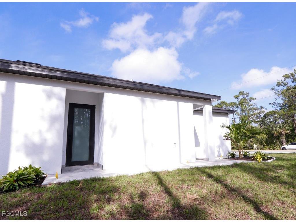 217 Greenbriar Boulevard Lehigh Acres FL 33972 2025023862 image3