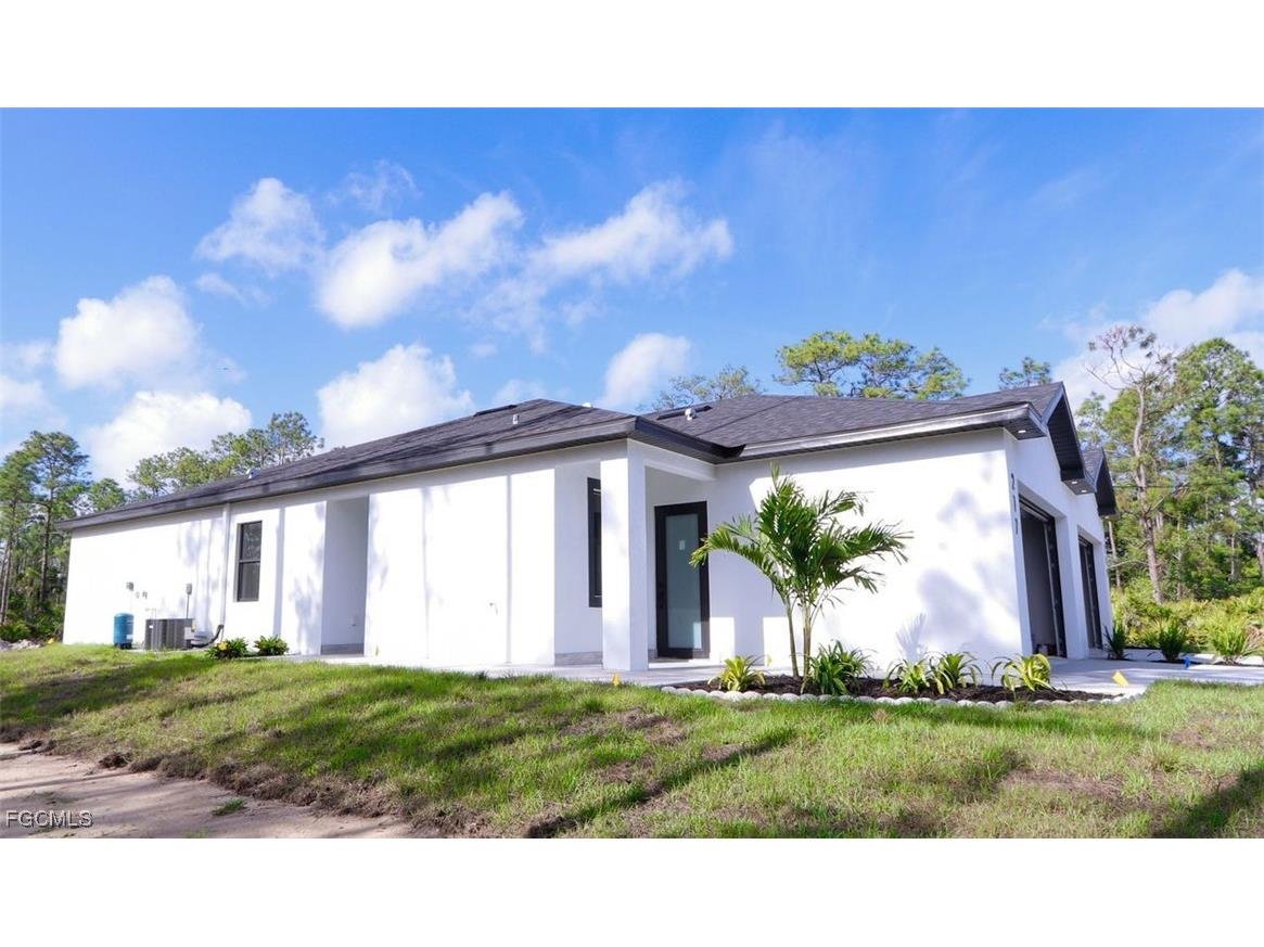 217 Greenbriar Boulevard Lehigh Acres FL 33972 2025023862 image4