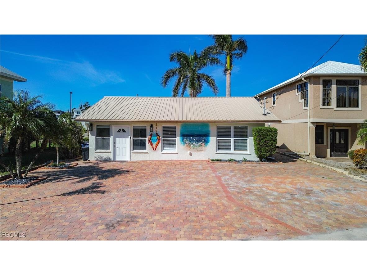 217 Miramar Street Fort Myers Beach FL 33931 2025012799 image2