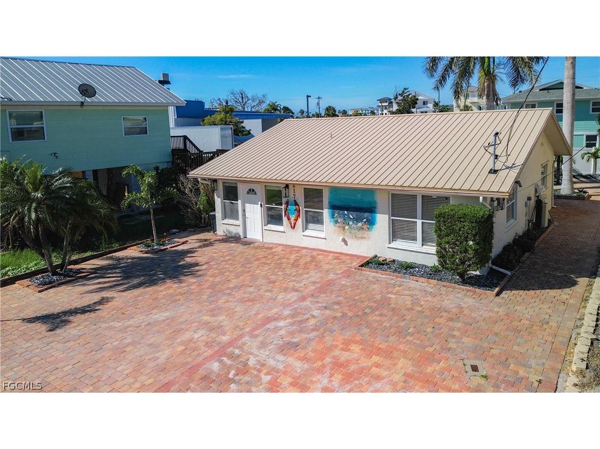 217 Miramar Street Fort Myers Beach FL 33931 2026011496 image1