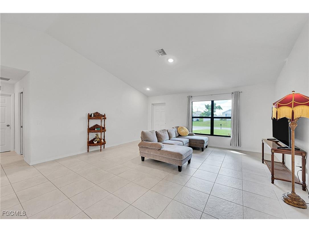 217 NE 20th Terrace Cape Coral FL 33909 2025012764 image3