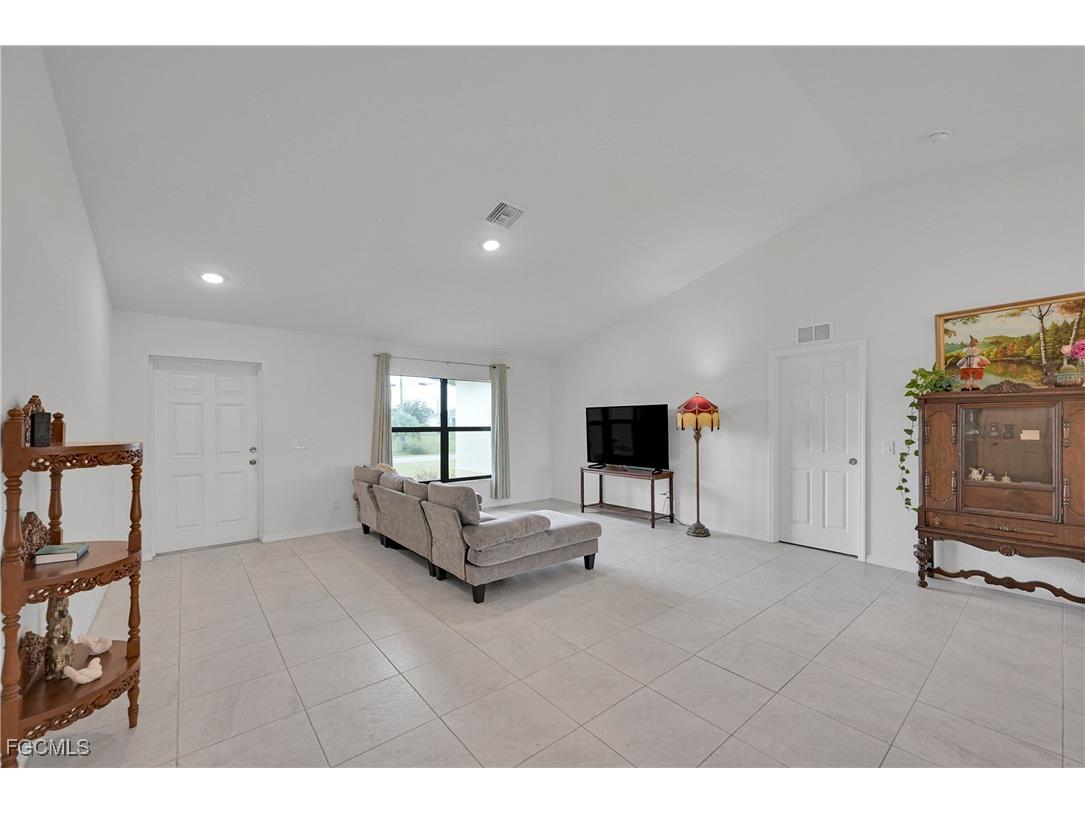 217 NE 20th Terrace Cape Coral FL 33909 2025012764 image4