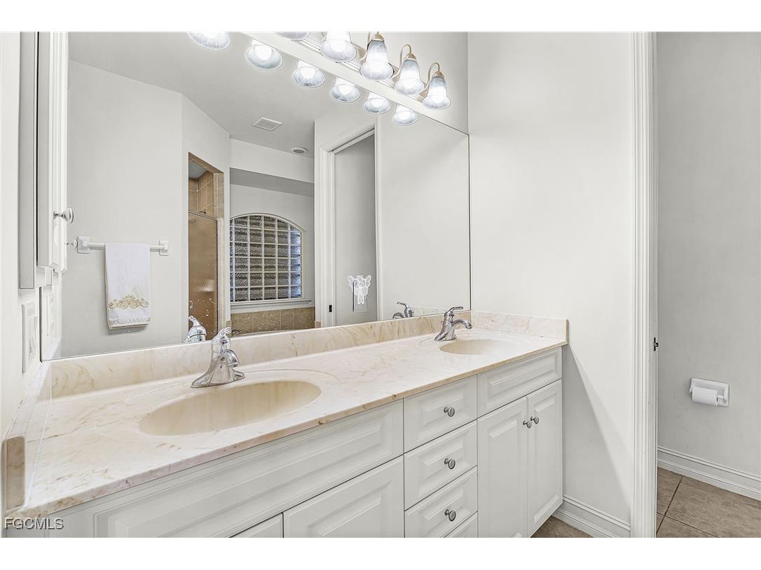 217 SW 43rd Terrace Cape Coral FL 33914 2025017110 image7