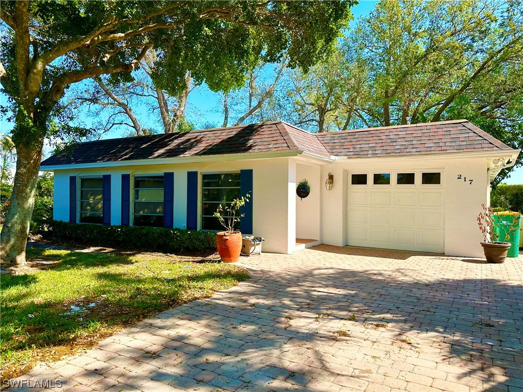 217 Yorkshire Court #2 Naples FL 34112 223017933 image1