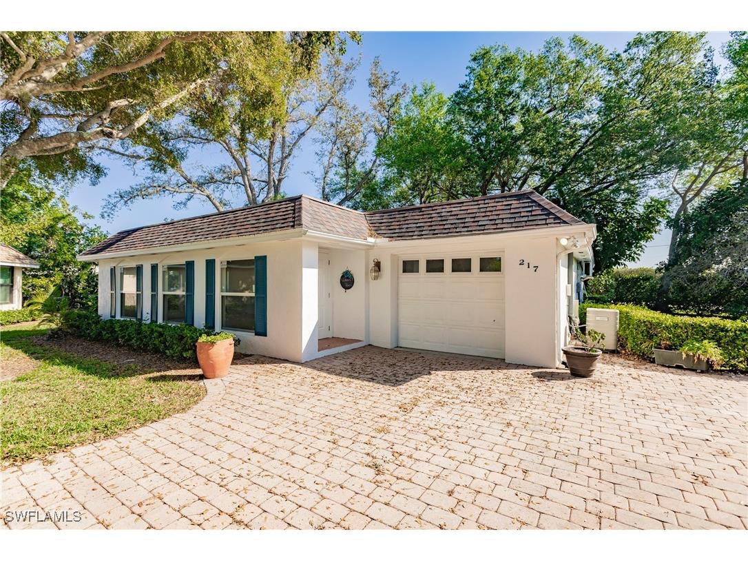 217 Yorkshire Court #2 Naples FL 34112 225062476 image1