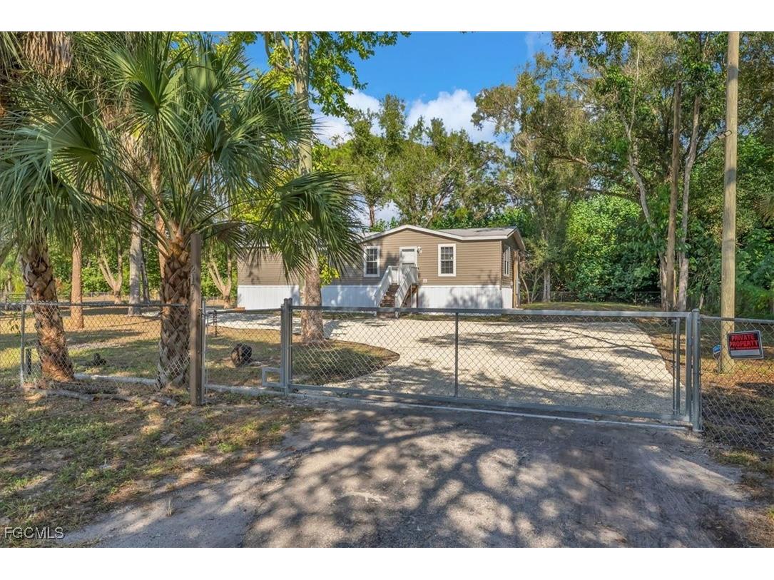 2170 Bahia Lane North Fort Myers FL 33917 2025023987 image4