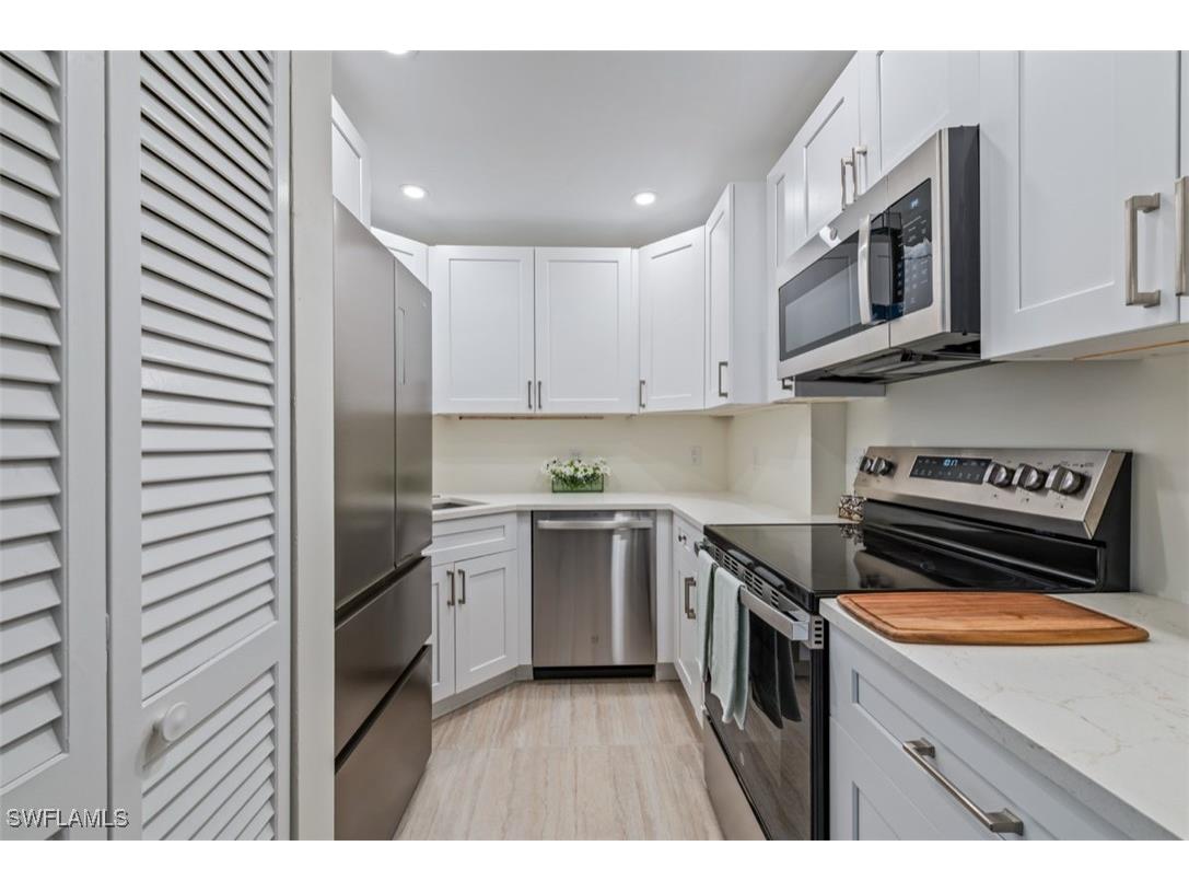 2170 Gulf Shore Boulevard N #41E Naples FL 34102 225069734 image6