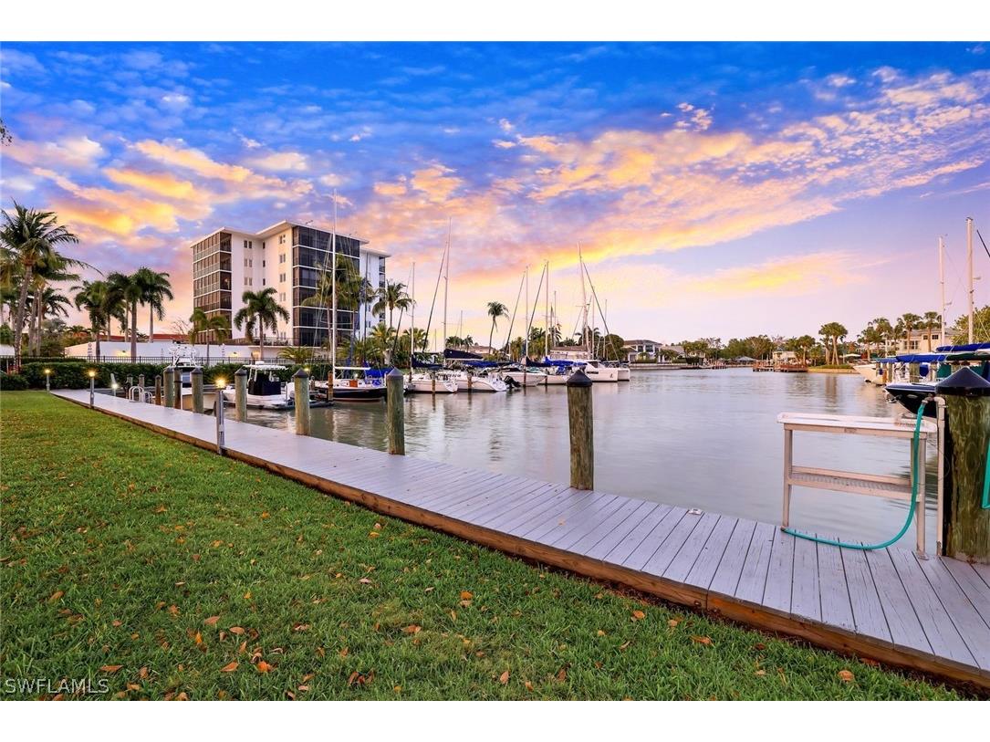 2170 Gulf Shore Boulevard N #62W Naples FL 34102 224031862 image1