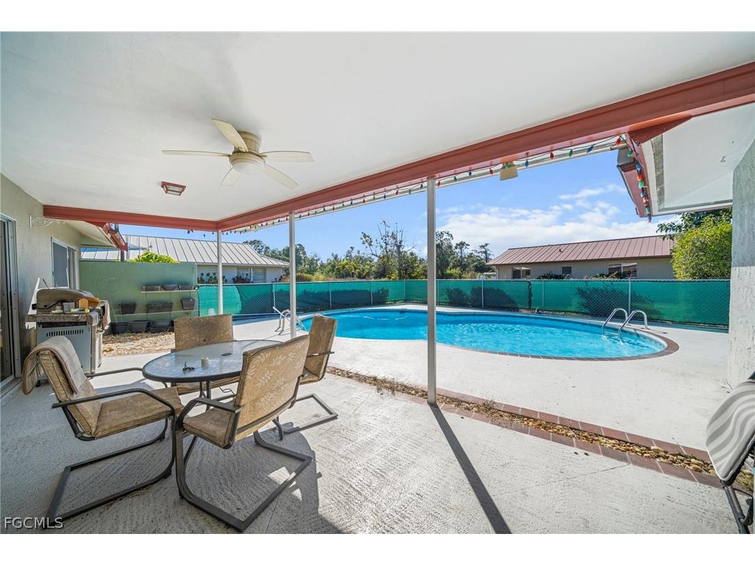 2172 Lochmoor Circle North Fort Myers FL 33903 2026009494 image5