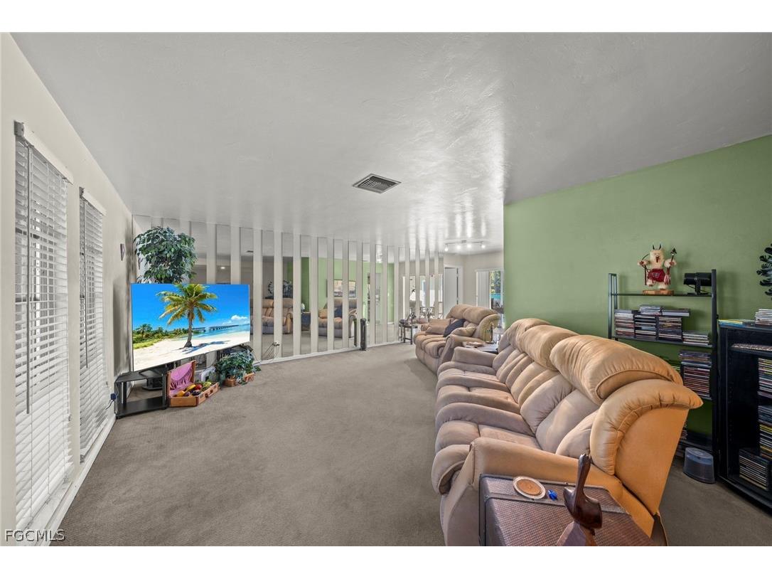 2172 Lochmoor Circle North Fort Myers FL 33903 2026009494 image7