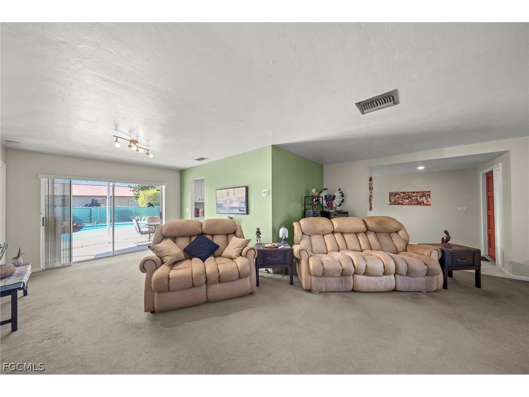 2172 Lochmoor Circle North Fort Myers FL 33903 2026009494 image9