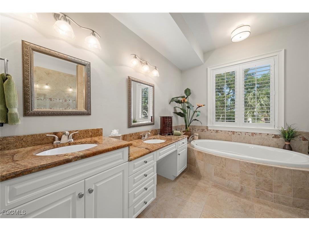 2179 Starfish Lane Sanibel FL 33957 2025017977 image33