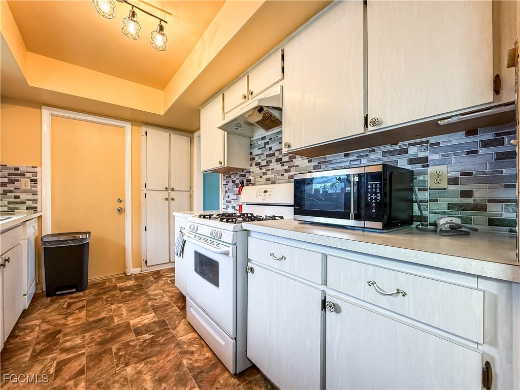 218 Fireside Court Lehigh Acres FL 33936 2025007833 image11