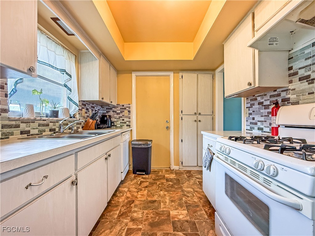 218 Fireside Court Lehigh Acres FL 33936 2025007833 image12