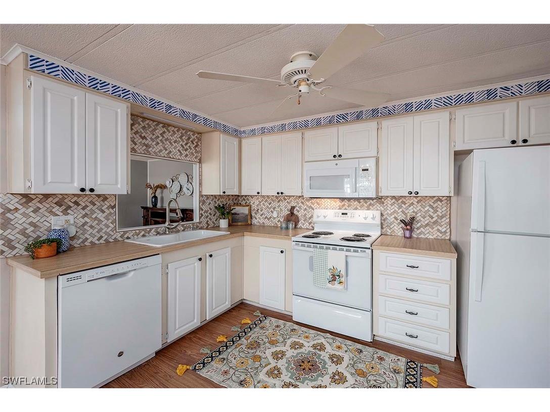 218 Poinsettia Drive Fort Myers FL 33905 223095916 image1