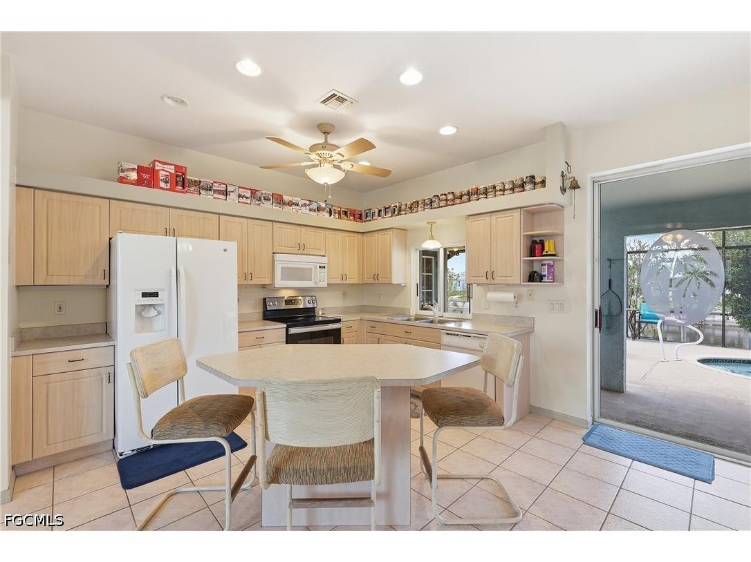 218 SE 2nd Avenue Cape Coral FL 33990 2026016120 image8