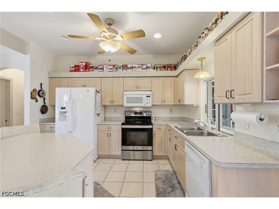 218 SE 2nd Avenue Cape Coral FL 33990 2026016120 image9