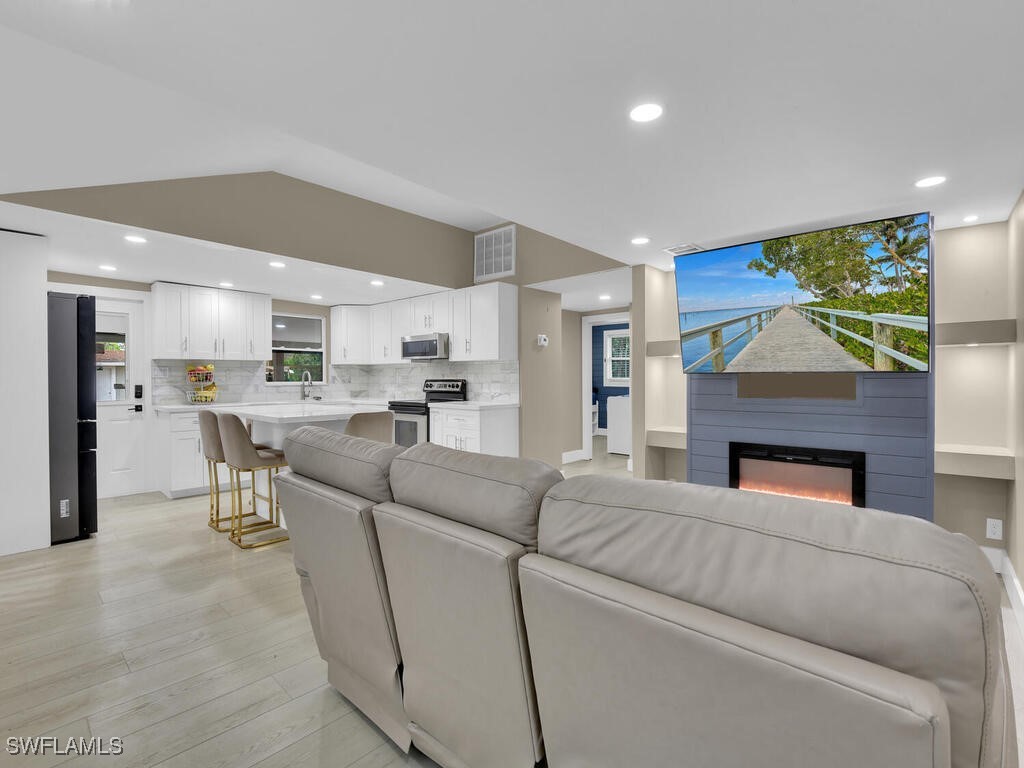 2180 Della Drive Naples FL 34117 226000707 image1