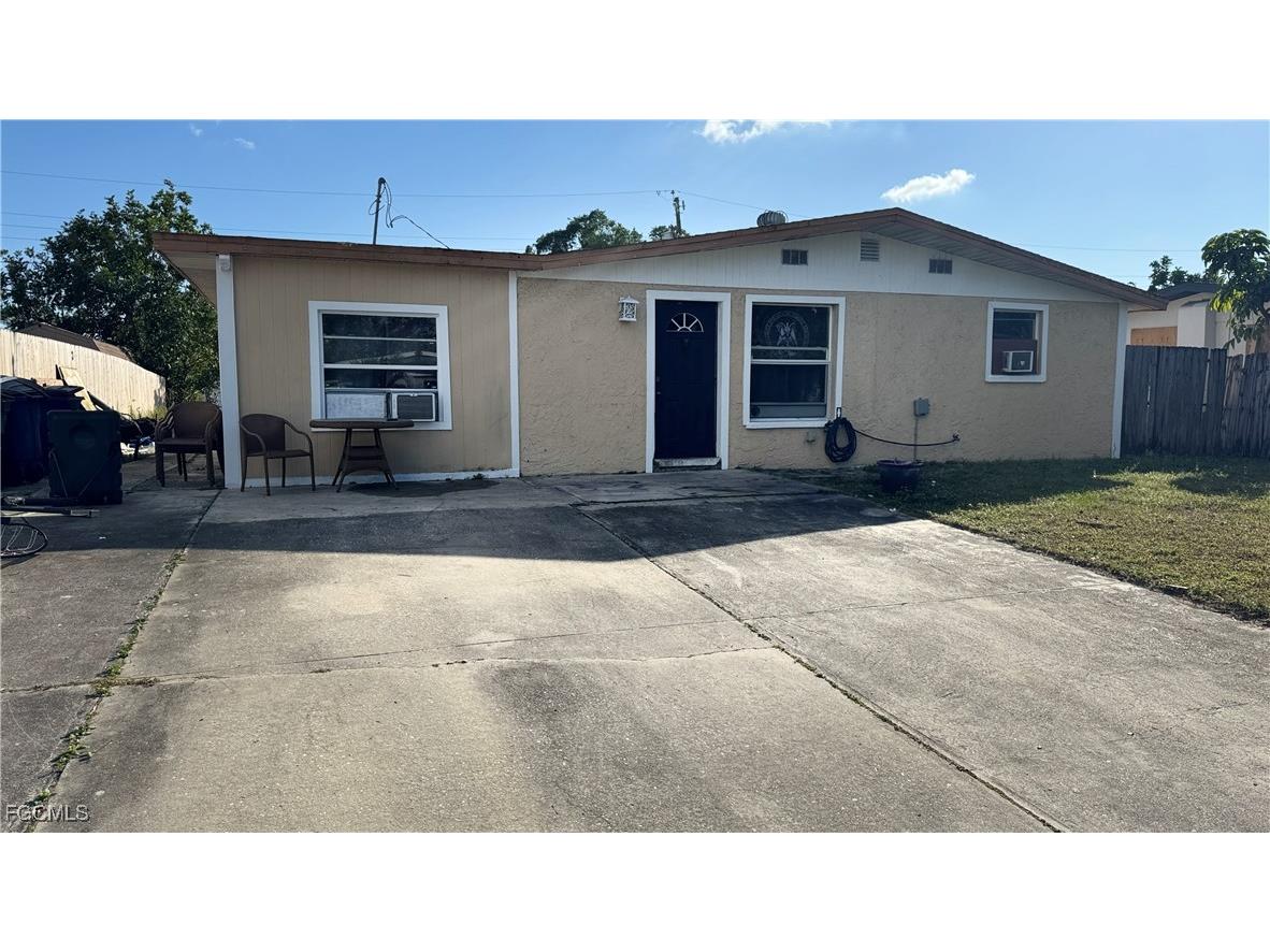 2184 Coronet Street Fort Myers FL 33907 2025020344 image1