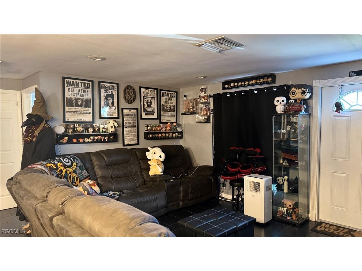 2184 Coronet Street Fort Myers FL 33907 2025020344 image3