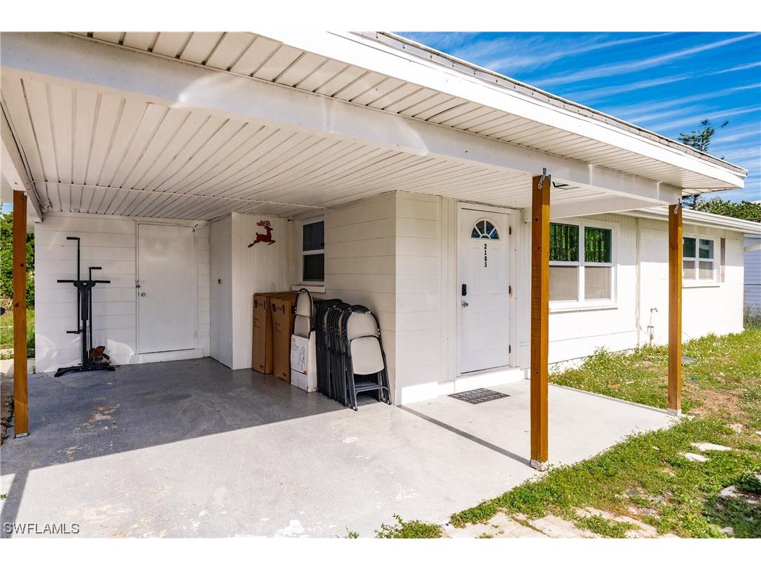 2185 Barry Drive Fort Myers FL 33907 223086974 image1