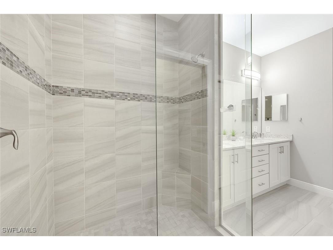 2185 Frangipani Circle #202 Naples FL 34120 225068600 image18