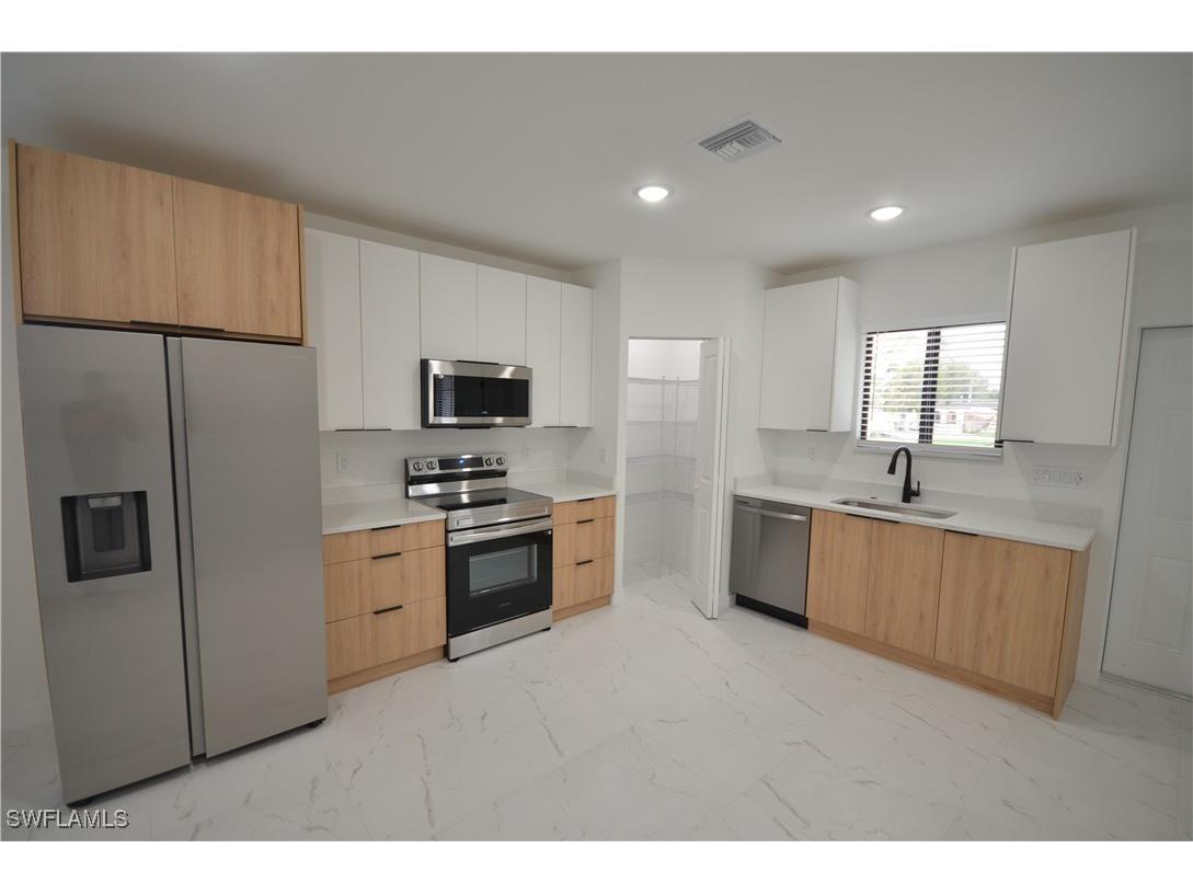 2188 Barker Boulevard Fort Myers FL 33916 225026511 image4