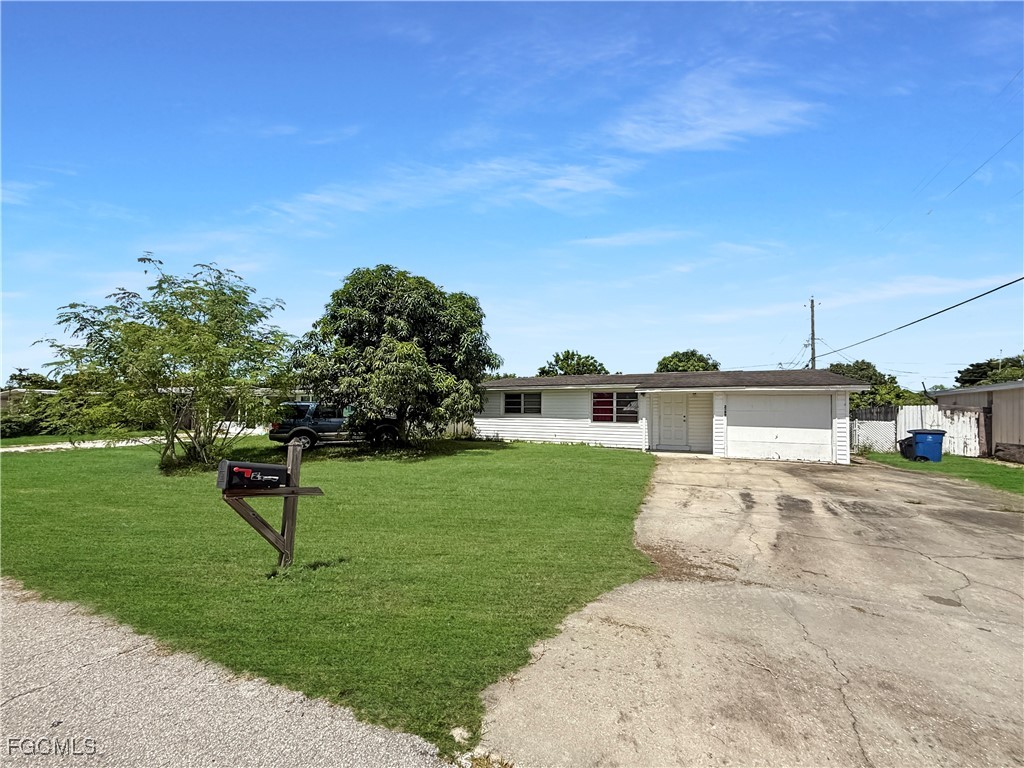 2189 Barry Drive Fort Myers FL 33907 2025011732 image1