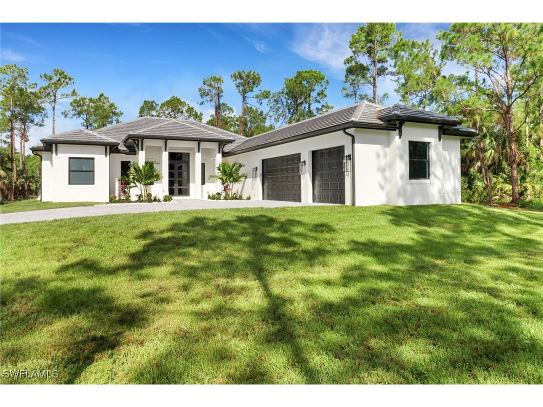 219 4th Street SE Naples FL 34117 224046444 image1