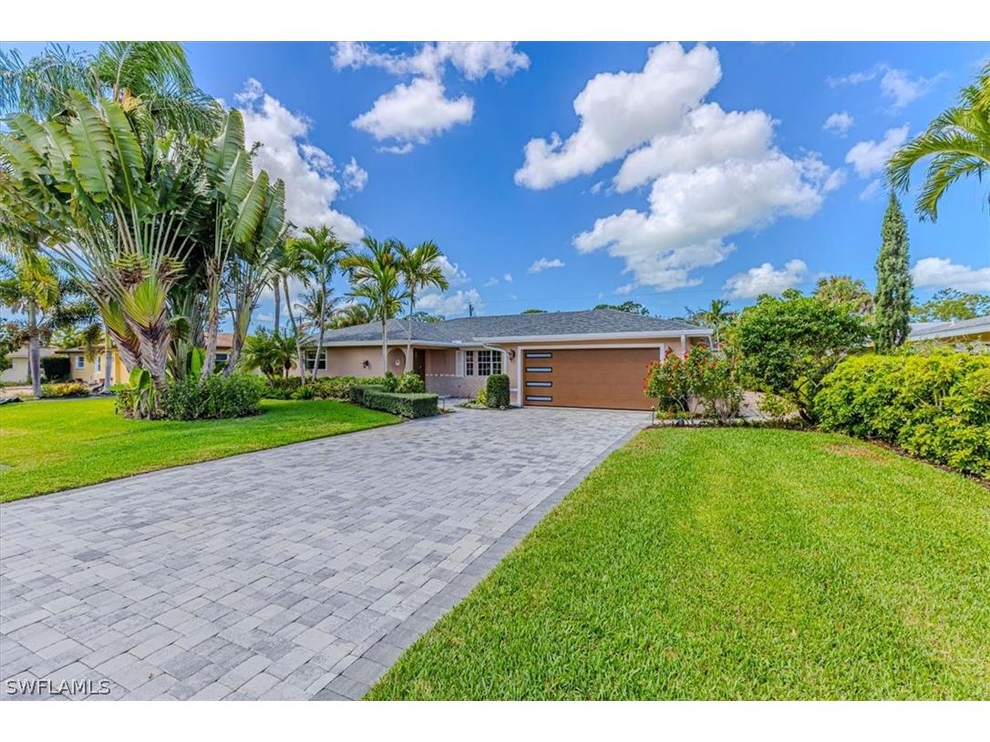 219 Cypress Way W Naples FL 34110 226009999 image1