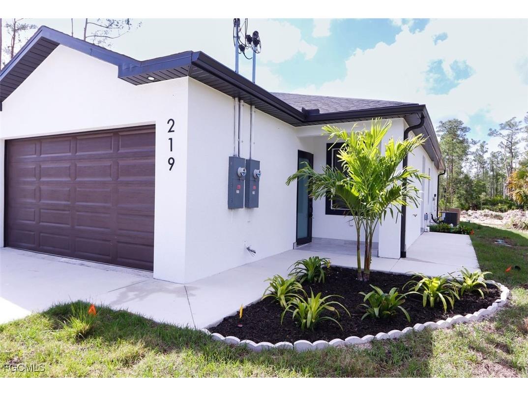 219 Greenbriar Boulevard Lehigh Acres FL 33972 2025023774 image1