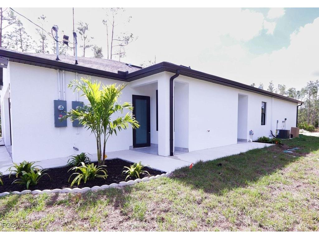 219 Greenbriar Boulevard Lehigh Acres FL 33972 2025023774 image2