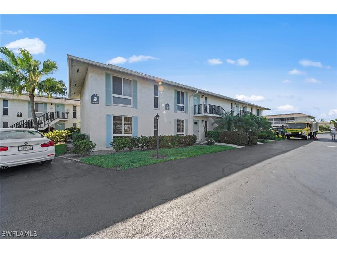 219 Palm Drive #1 Naples FL 34112 226010560 image1