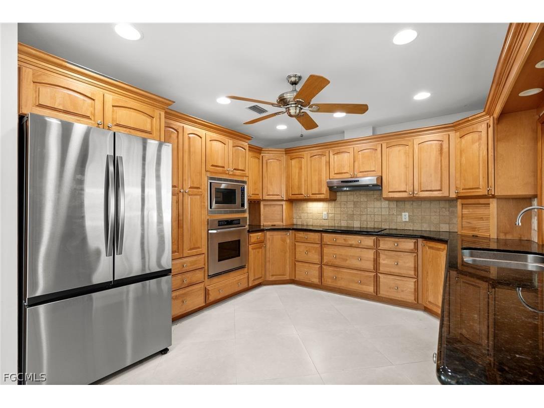 2193 Macadamia Street Saint James City FL 33956 2026009736 image4