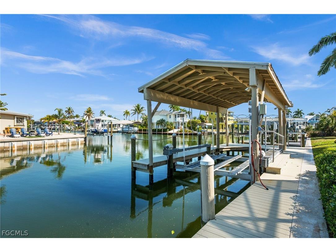 2193 Macadamia Street Saint James City FL 33956 2026009736 image5