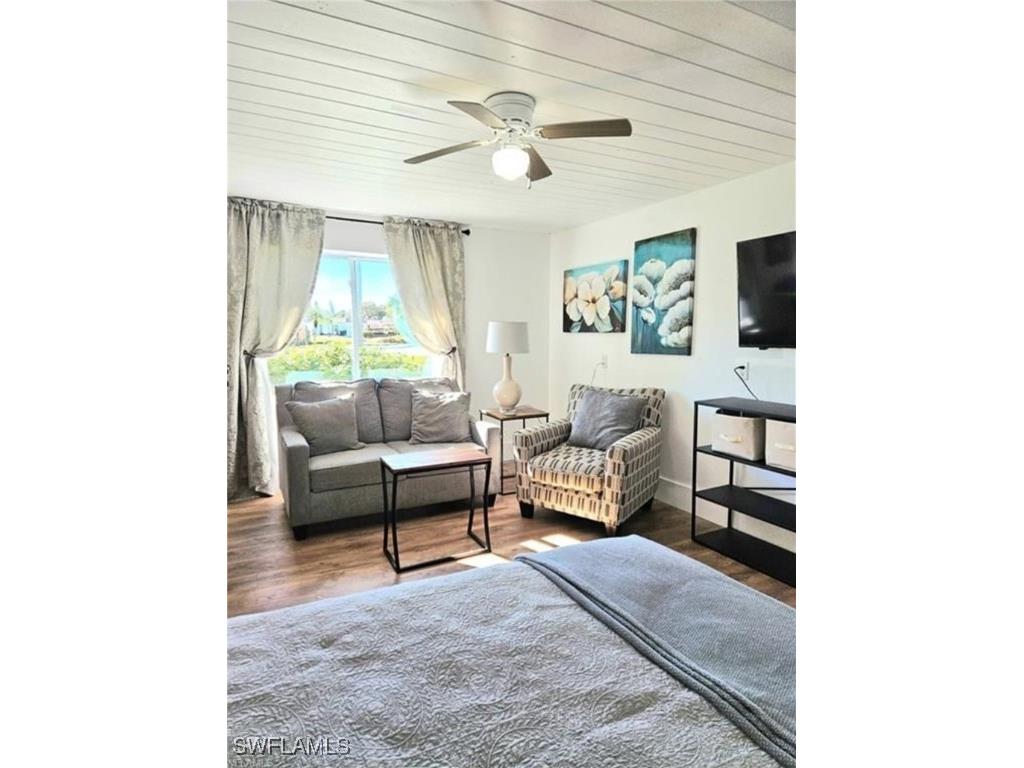 2195 Palm Street #B Naples FL 34112 224076763 image1