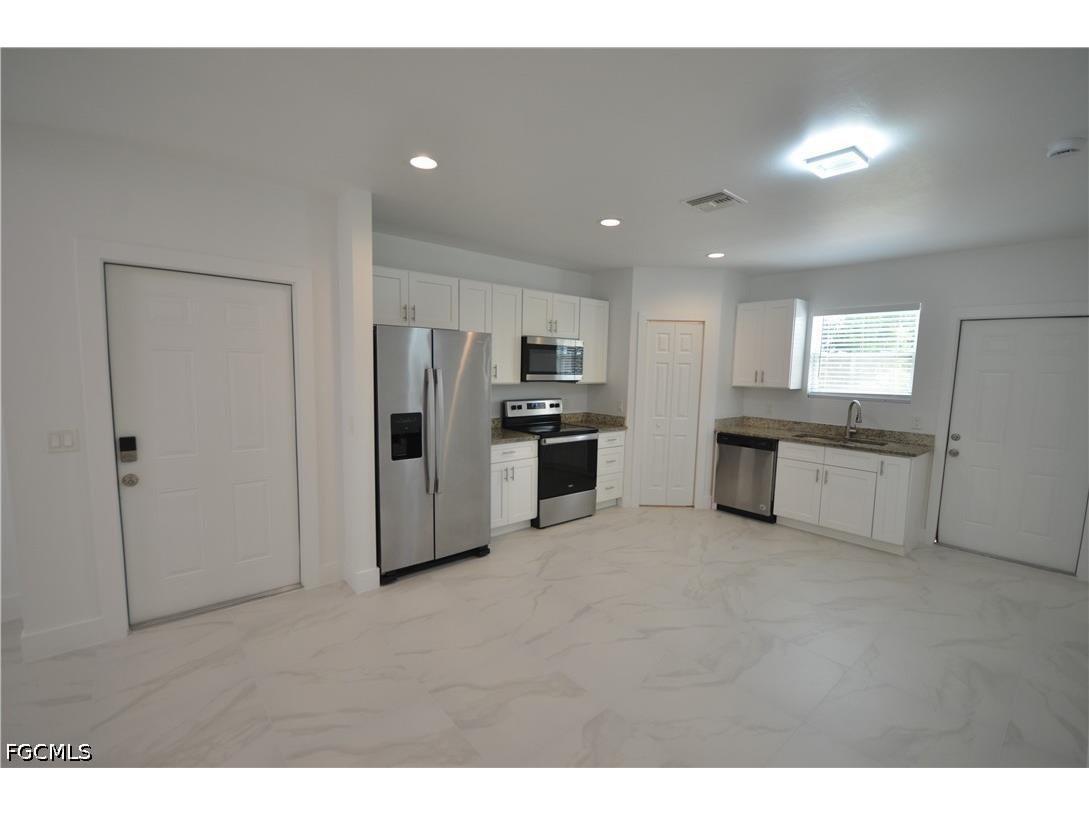 2197 Davis Court Fort Myers FL 33916 2026010698 image11