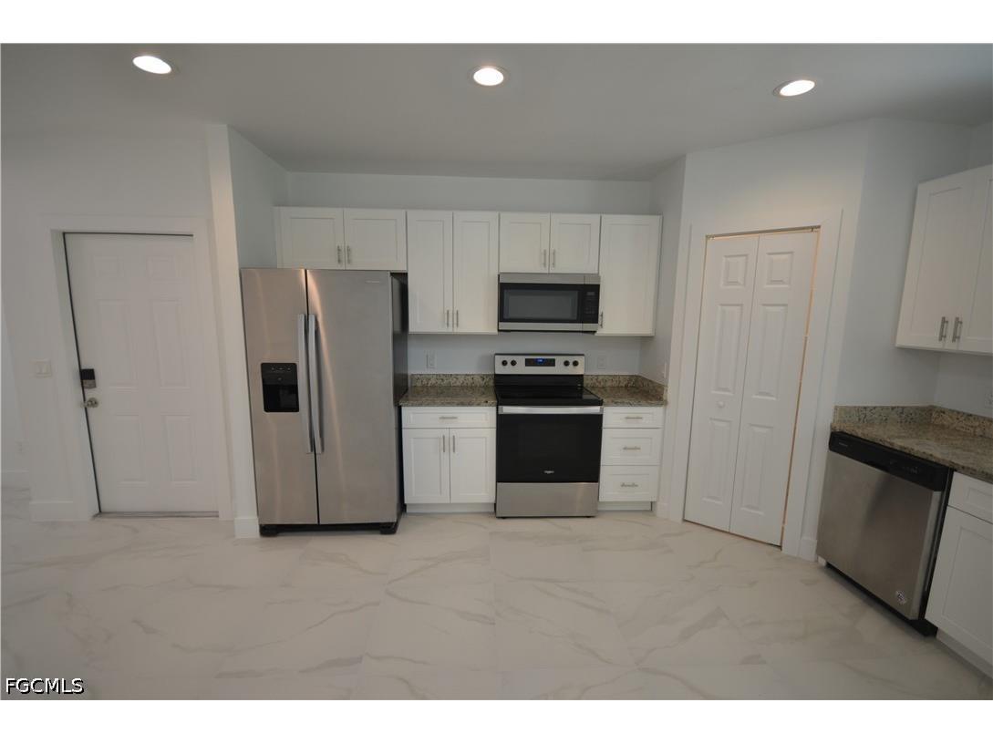 2197 Davis Court Fort Myers FL 33916 2026010698 image12